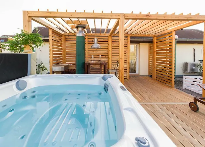 Romantic studio with jacuzzi
