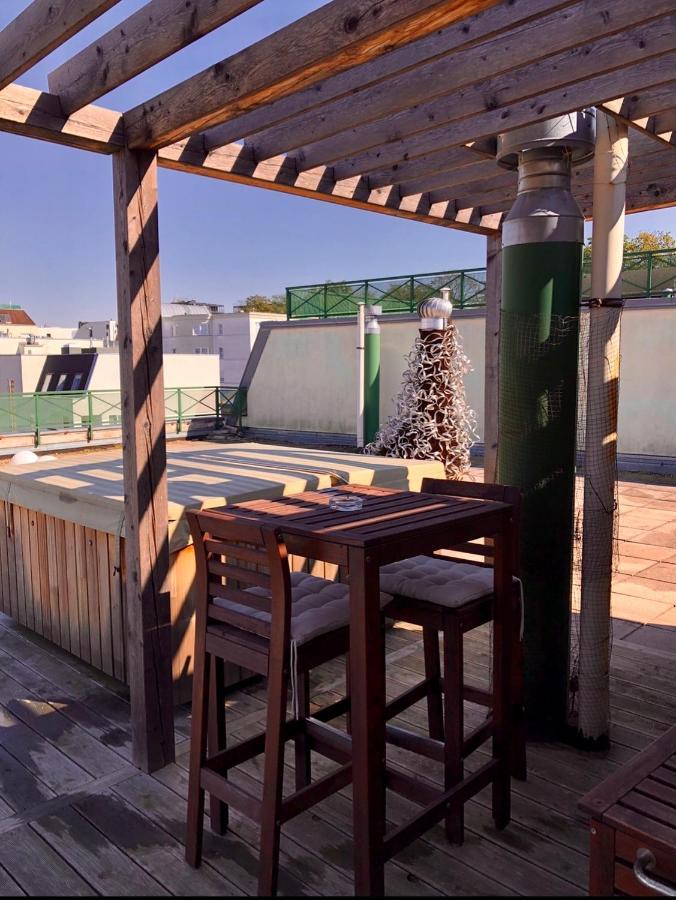 Romantic With Jacuzzi Apartament