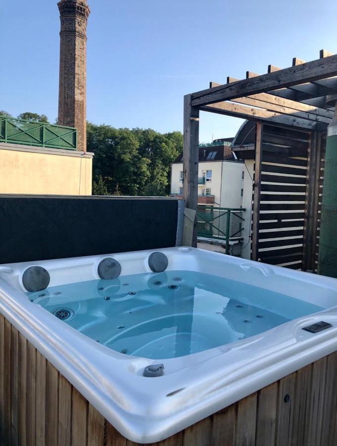 Romantic With Jacuzzi Apartament